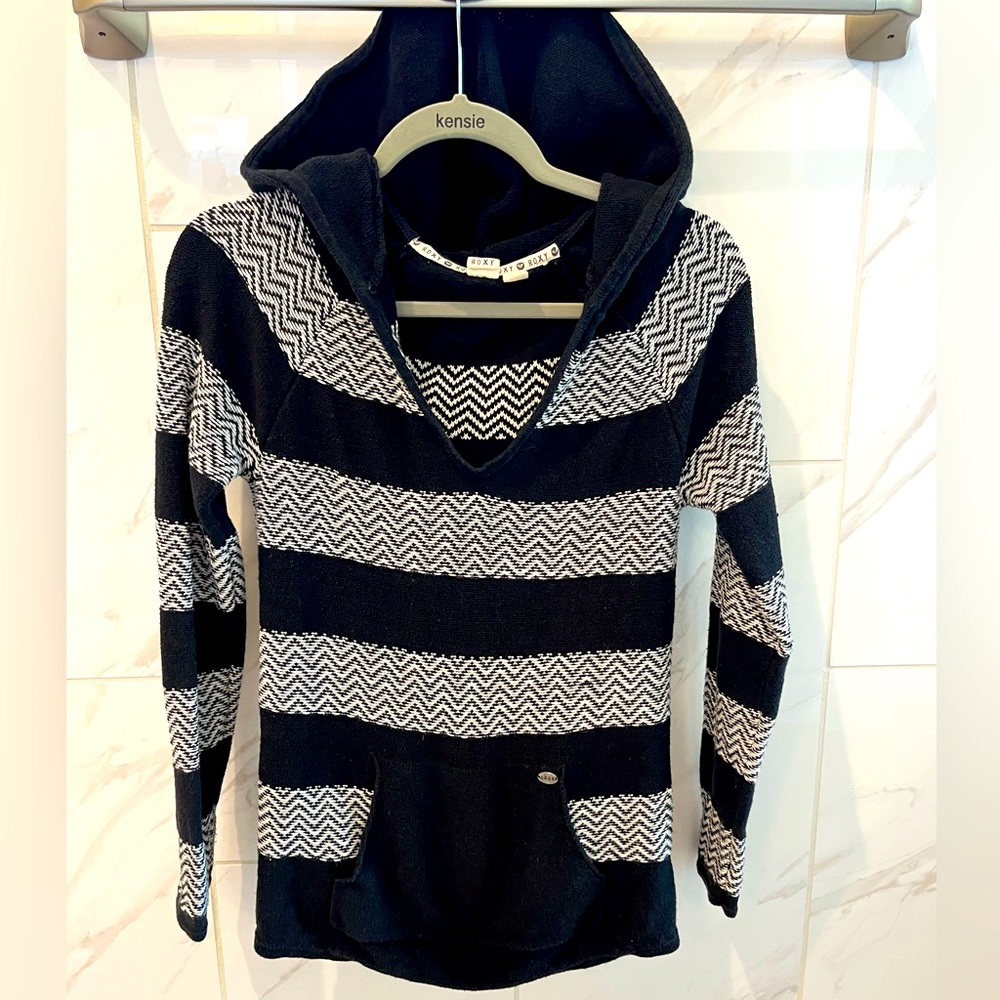 Roxy casual beach/mountain pullover - thin sweater-like. Not too fitted.